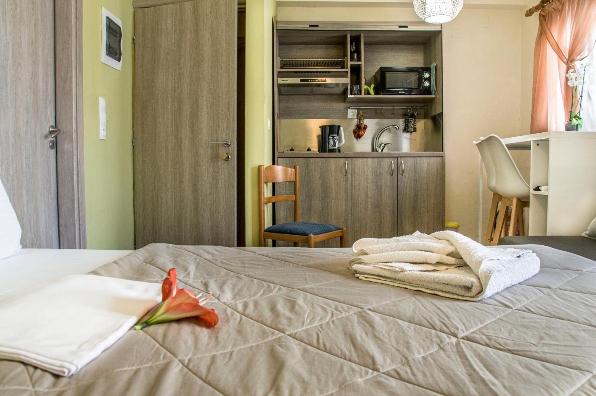 Christina Rooms Adamantas  Exterior photo