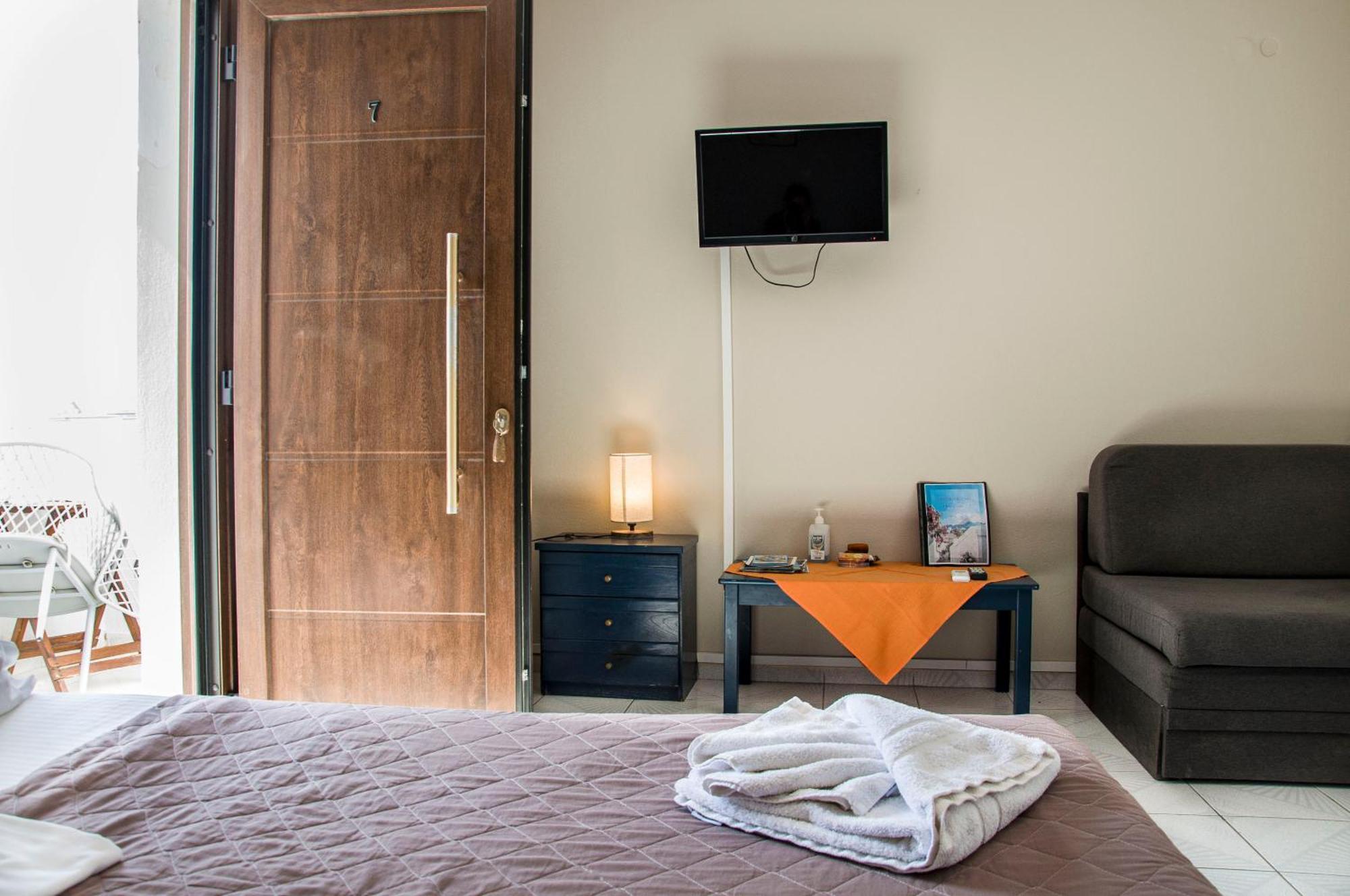 Christina Rooms Adamantas  Exterior photo